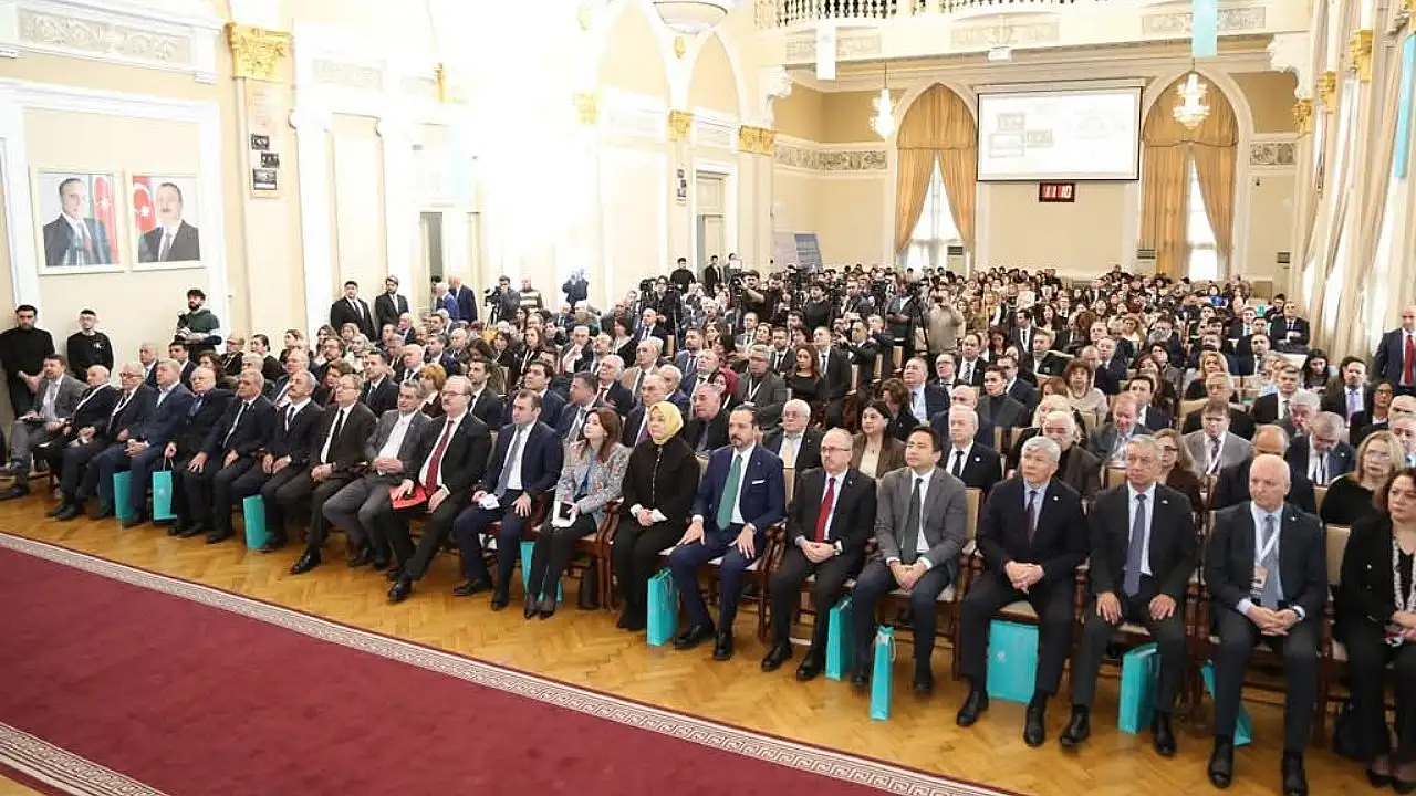 Bilim insanları Bakü'de buluştu: 100 yıllık miras geleceğe taşınıyor