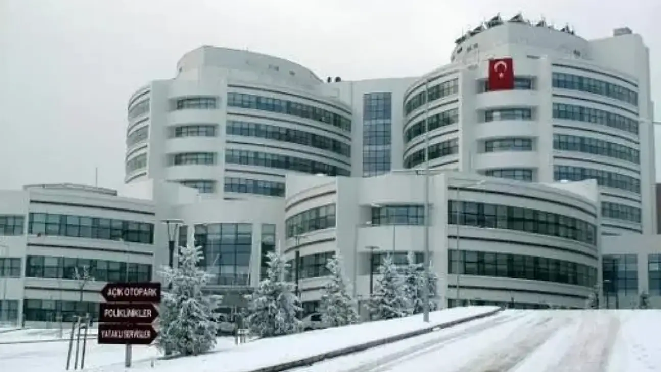 Okulda yedikleri yemek öğrencileri hastanelik etti!