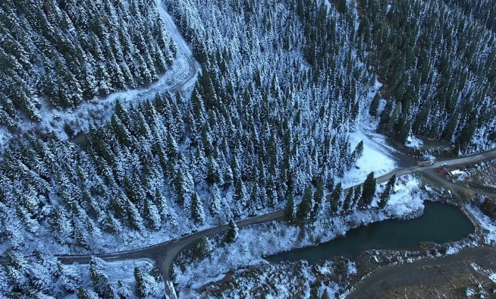 Küre Dağları'nın bir yanı sonbahar bir yanı kış