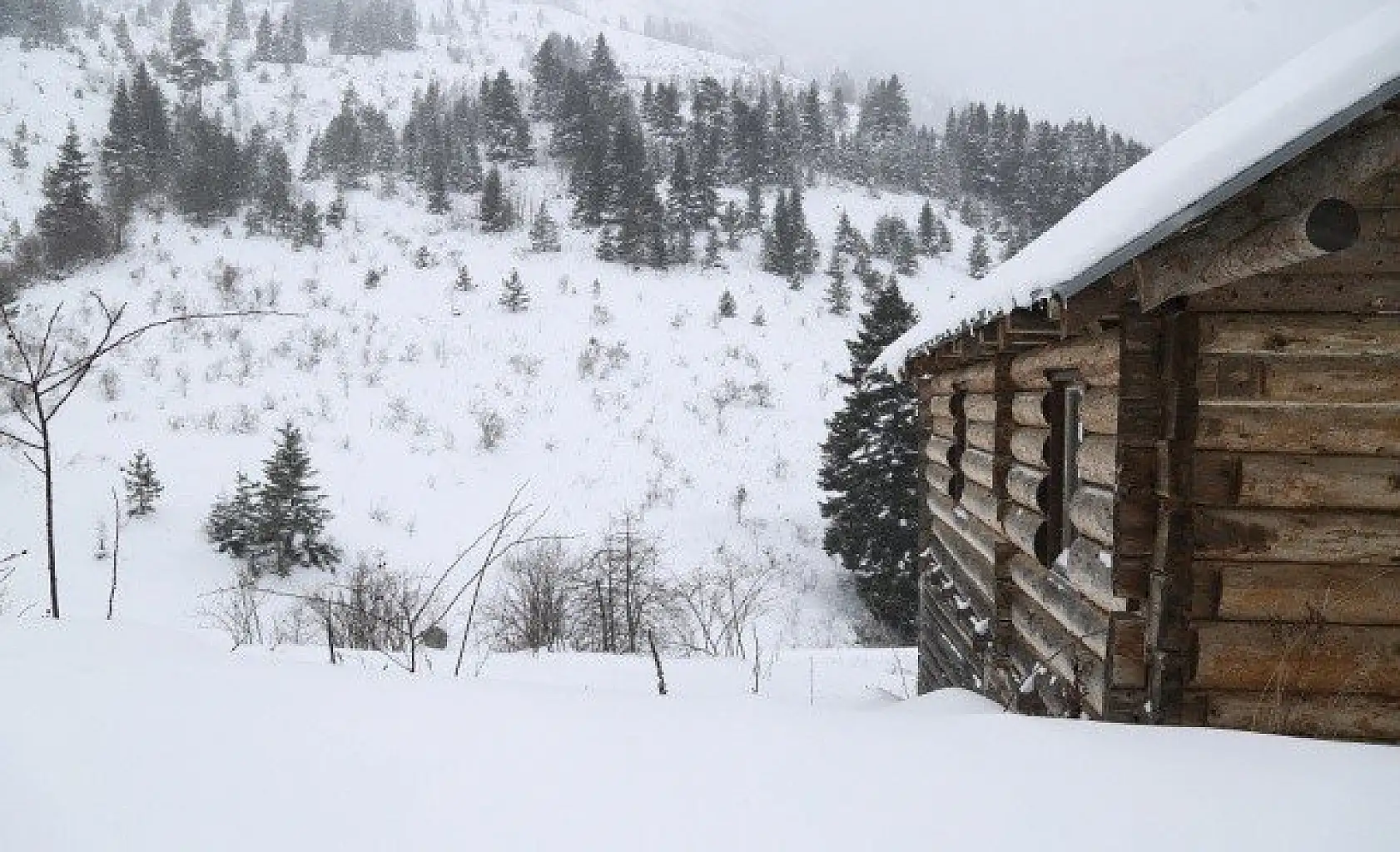 Yaralıgöz Dağı beyaz örtüsüyle görsel şölen sunuyor