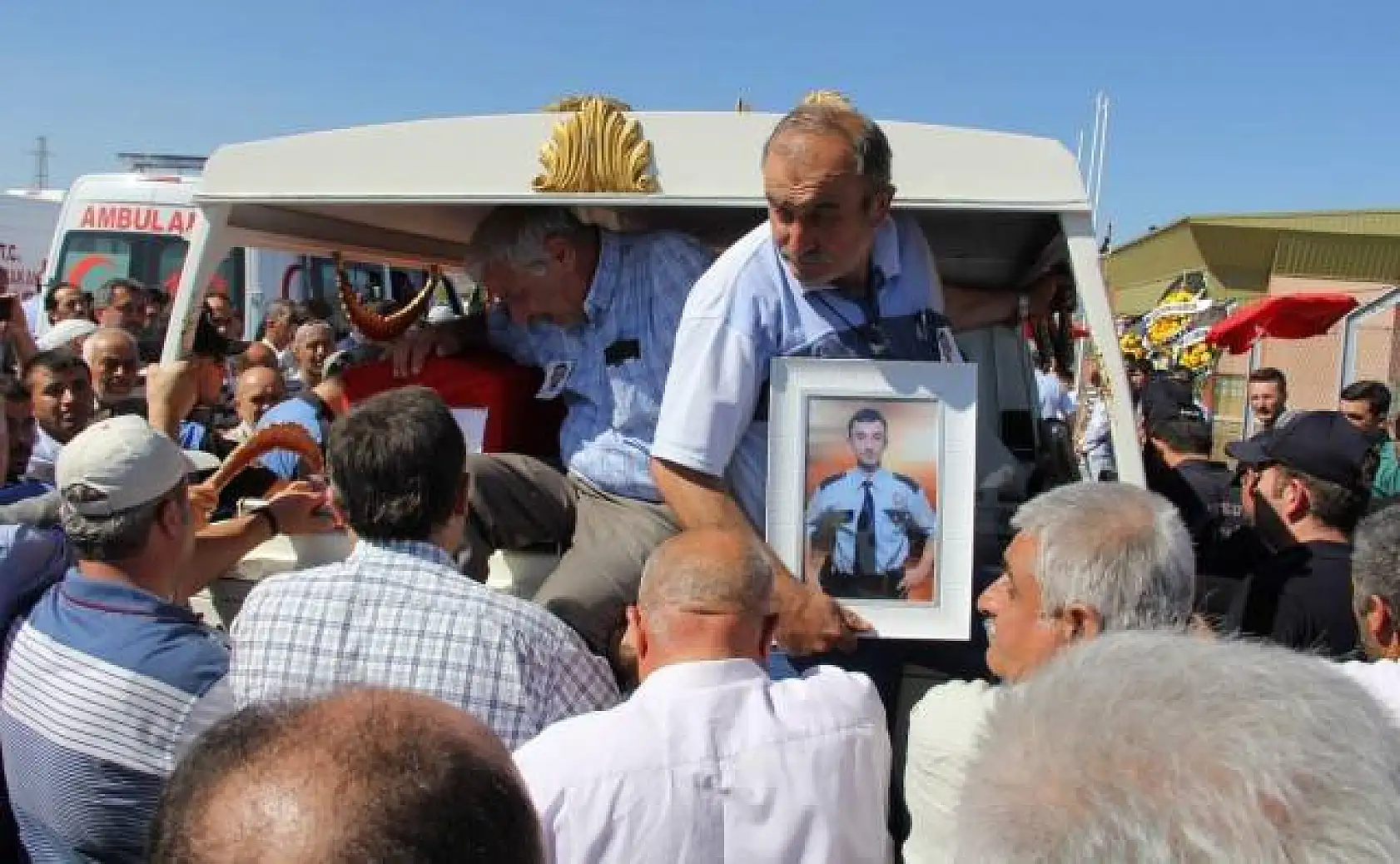 Şehit İlker Narin toprağa verildi
