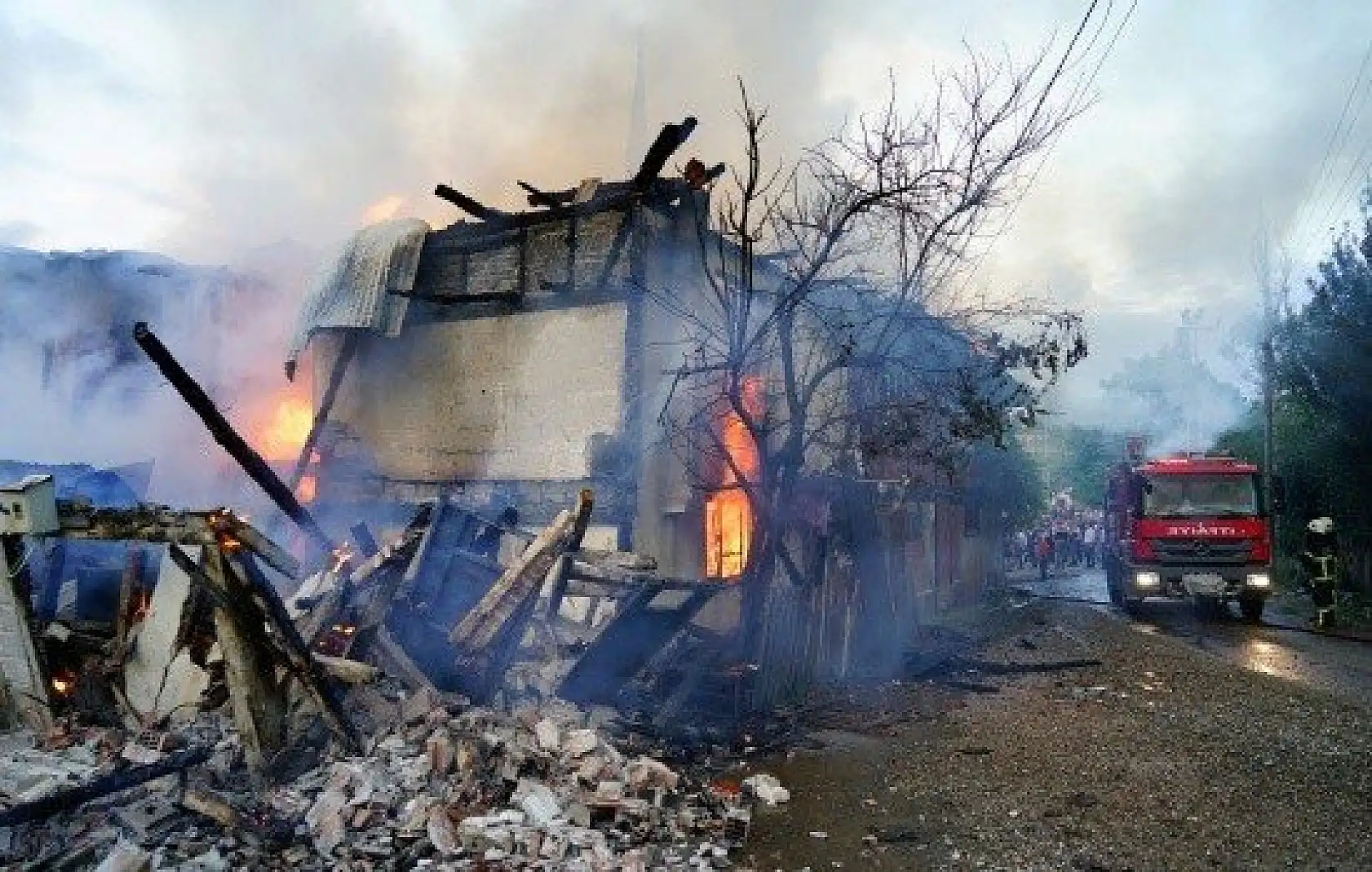Kastamonu'da çıkan yangında iki aile evsiz kaldı