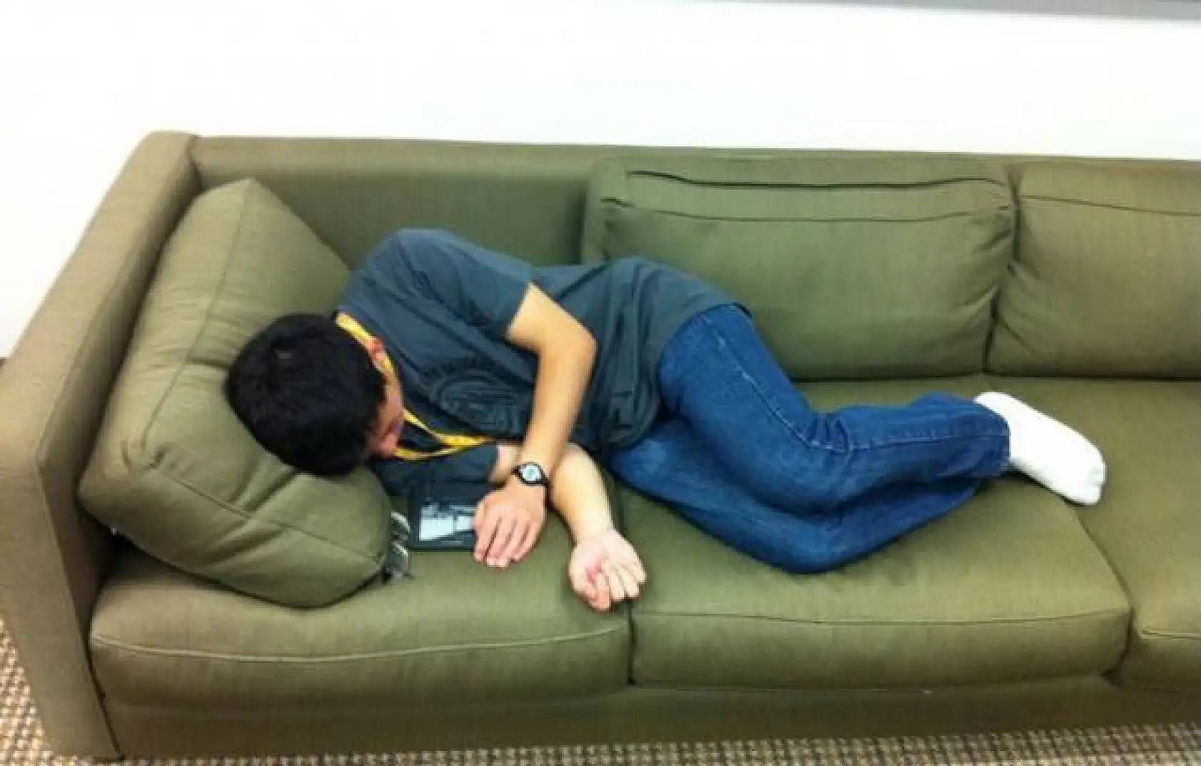 Mavi Dev 'Facebook'un çalışanları uyurken