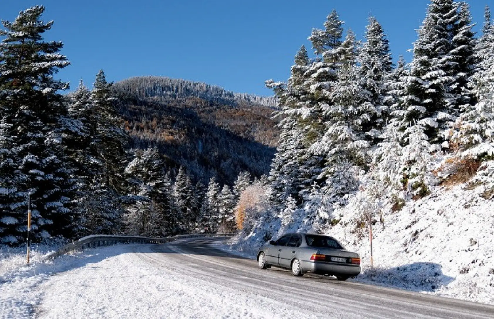 Küre Dağları'nın bir yanı sonbahar bir yanı kış