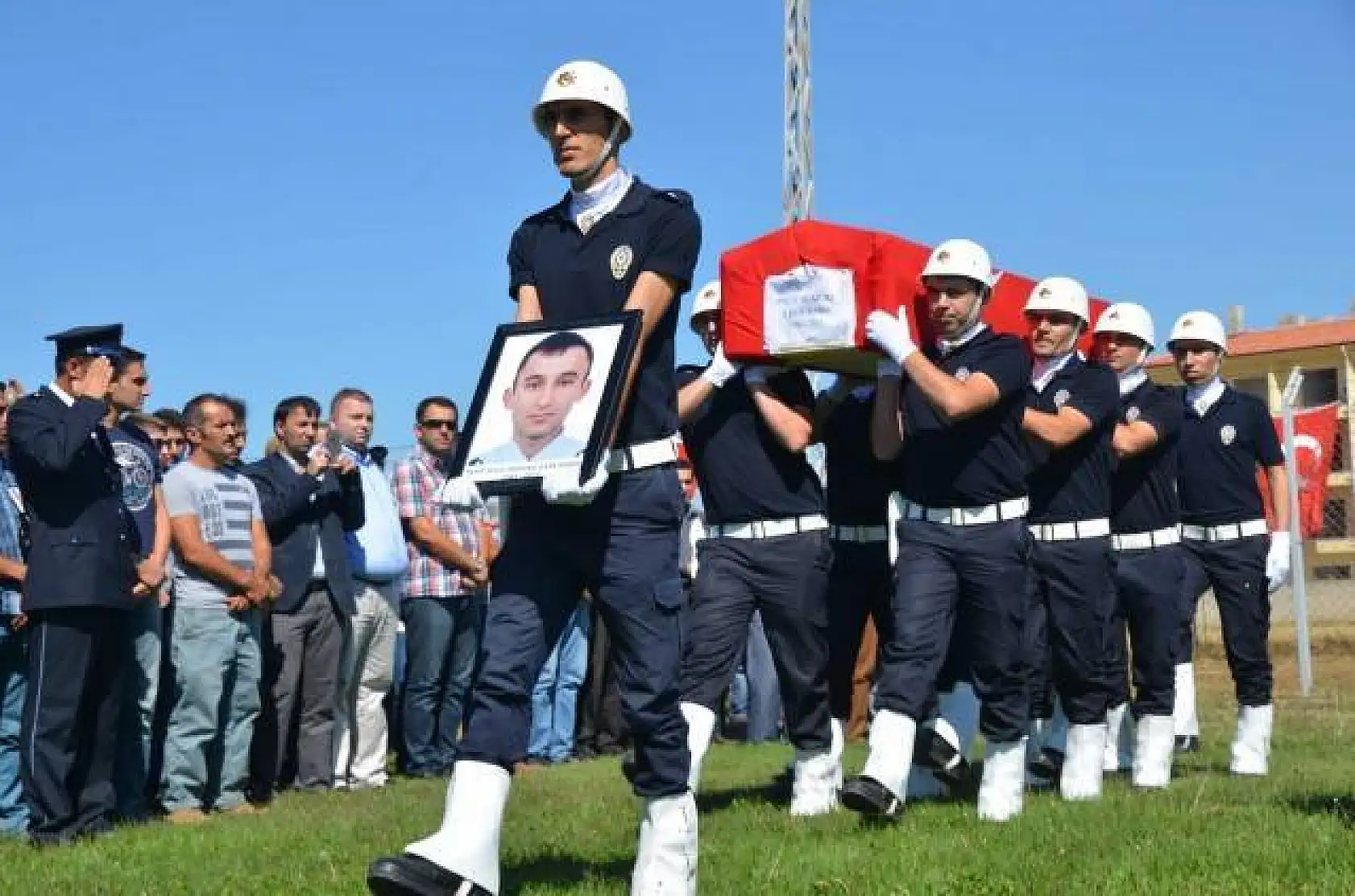 Şehit İlker Narin toprağa verildi