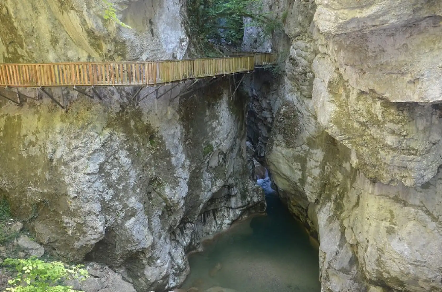 Horma Kanyonu ve Ilıca Şelalesi her mevsim ayrı güzel