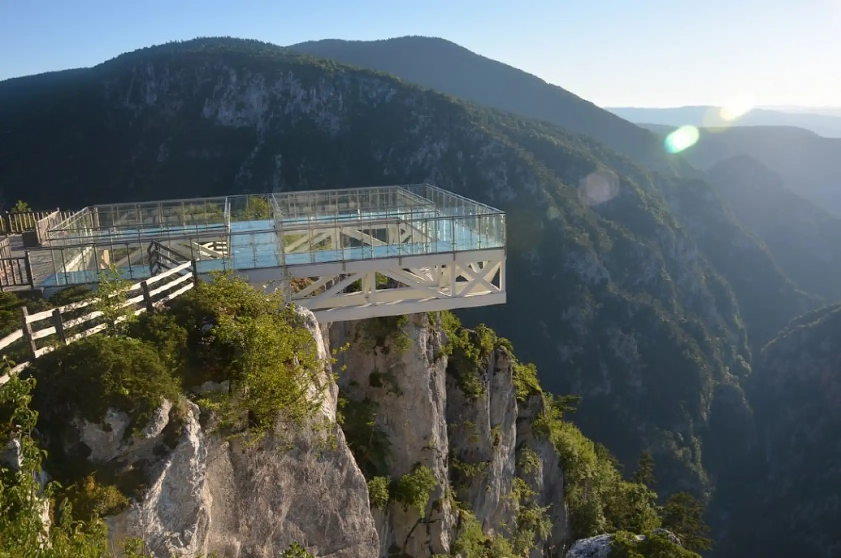 Çatak Kanyonu'ndaki cam teras nefesleri kesiyor