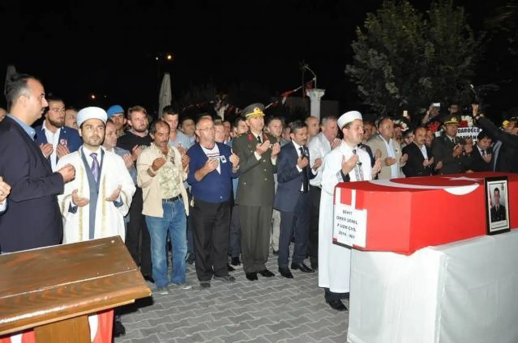 Şehit Ömer Şenel'i binlerce kişi uğurladı