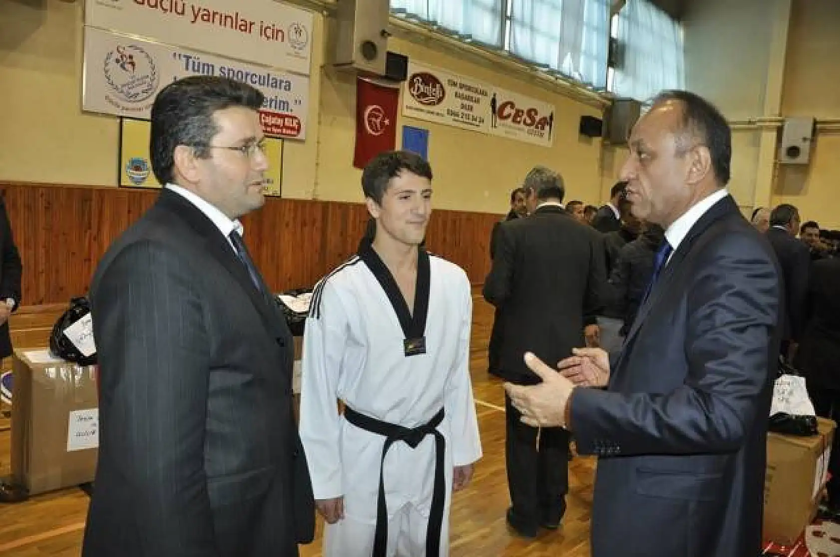 Amatör Spor Kulüplerine malzeme yardım töreni