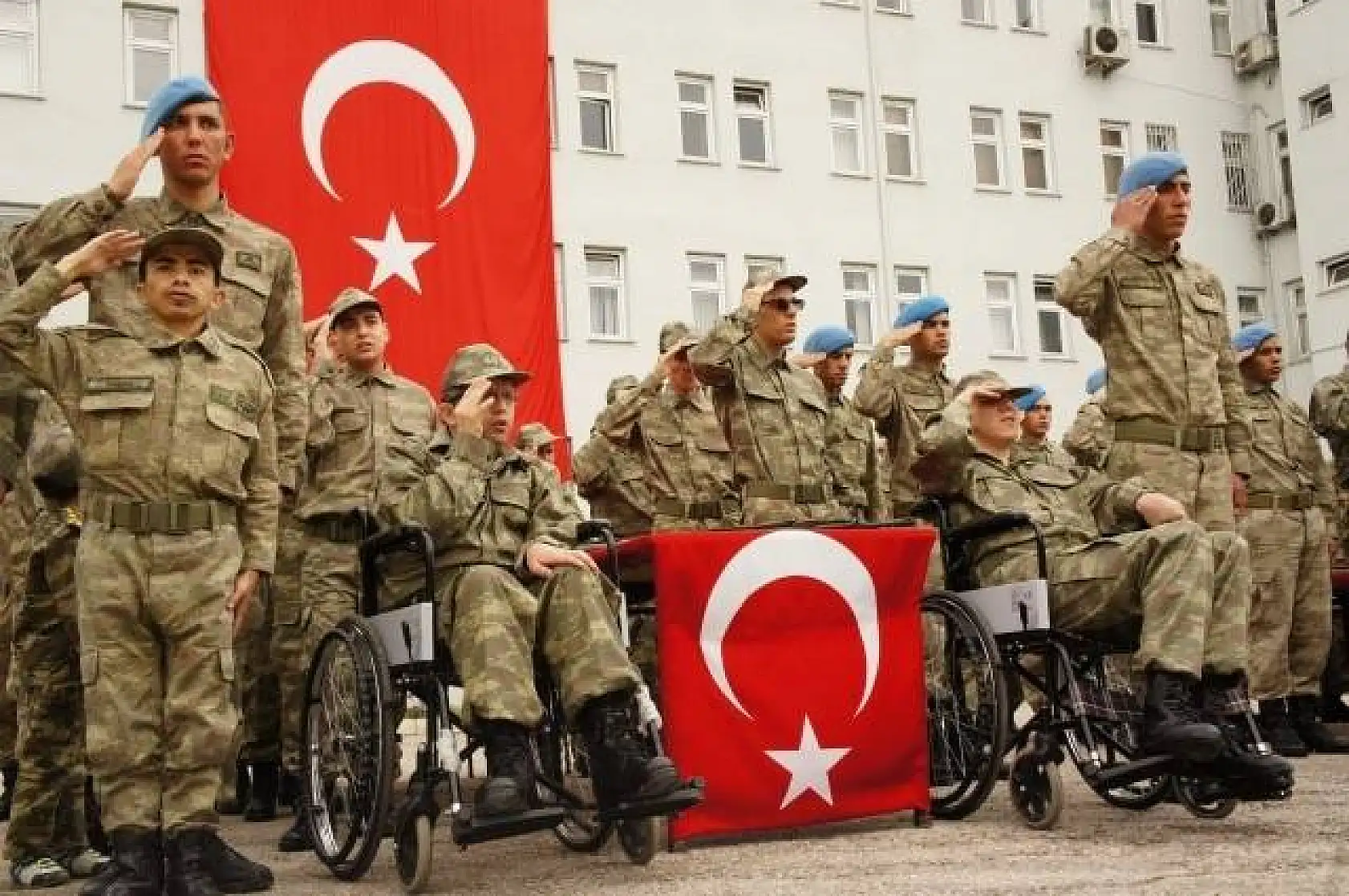 Engellilerin sembolik askerlik heyecanı
