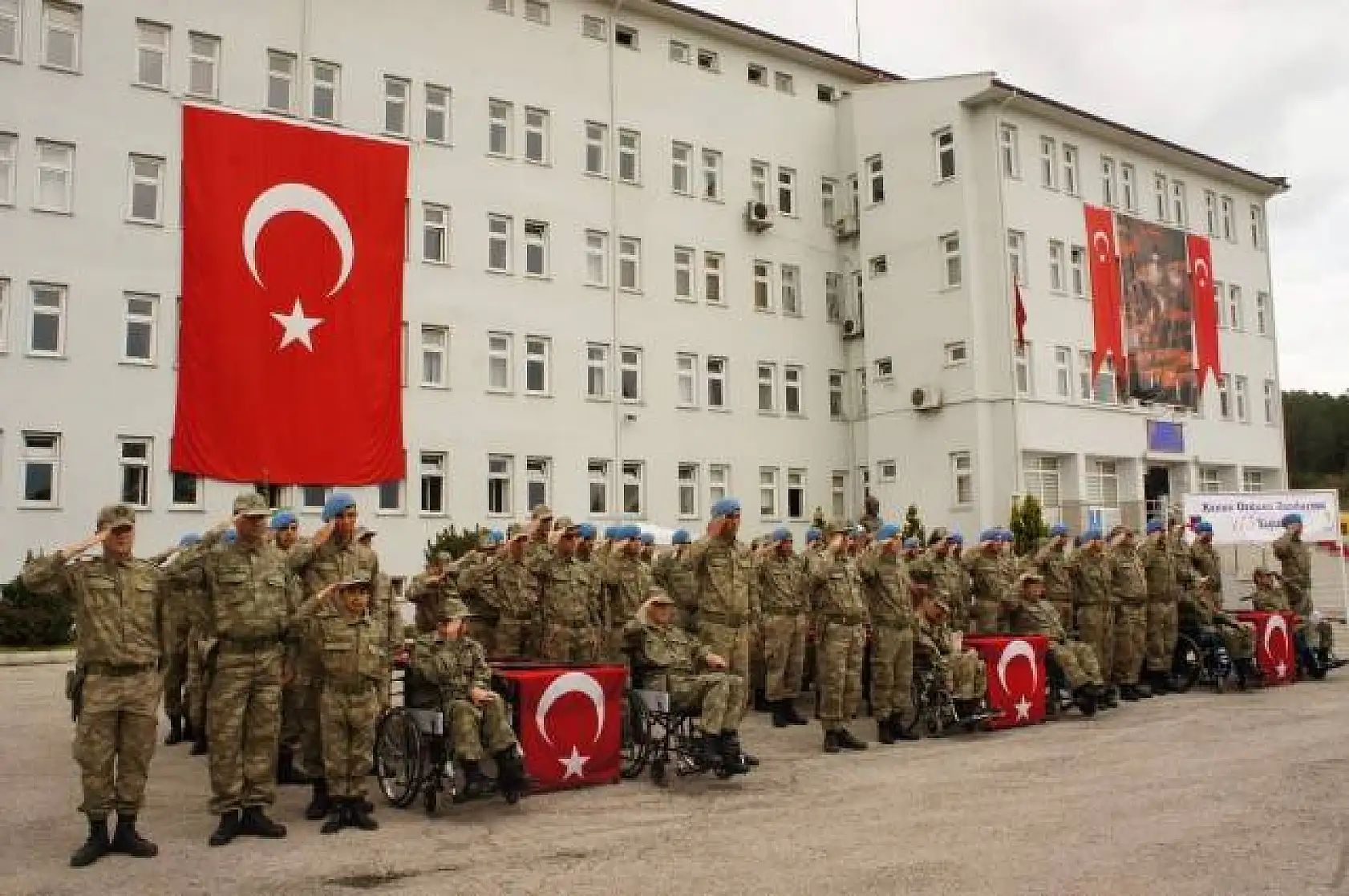 Engellilerin sembolik askerlik heyecanı