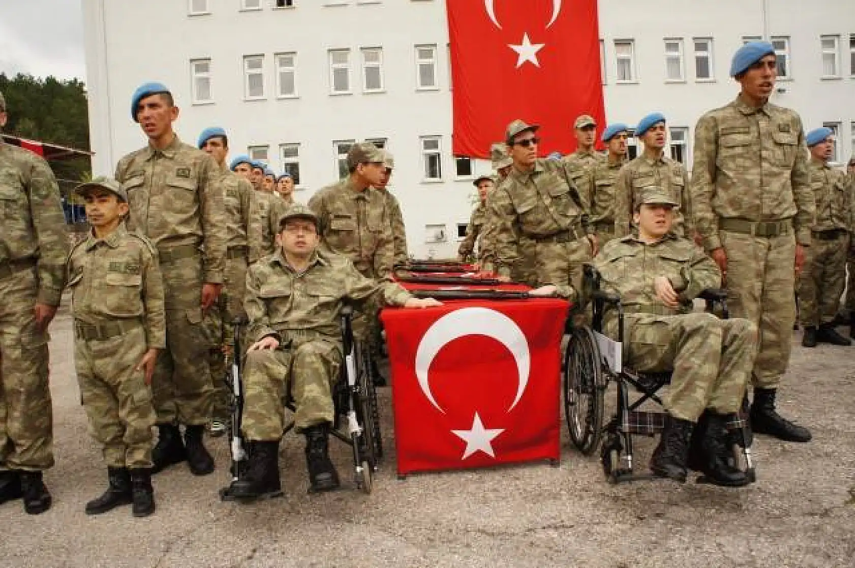 Engellilerin sembolik askerlik heyecanı