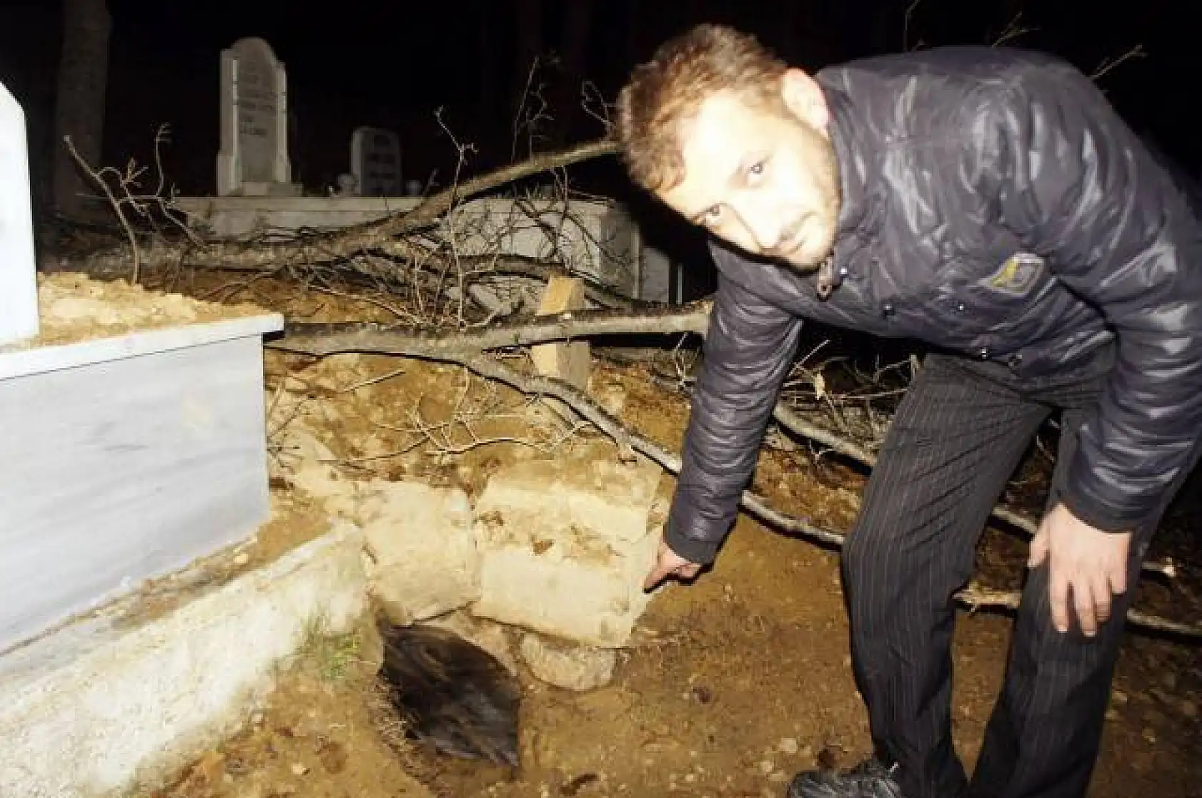 Ayı, Kastamonu'da mezardan ceset çaldı