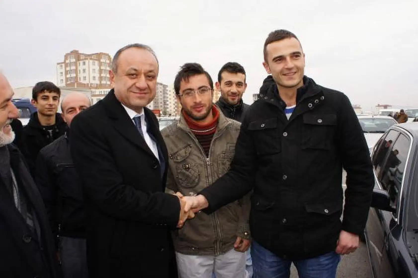 Tahsin Babaş, Araba Pazarını Ziyaret Etti