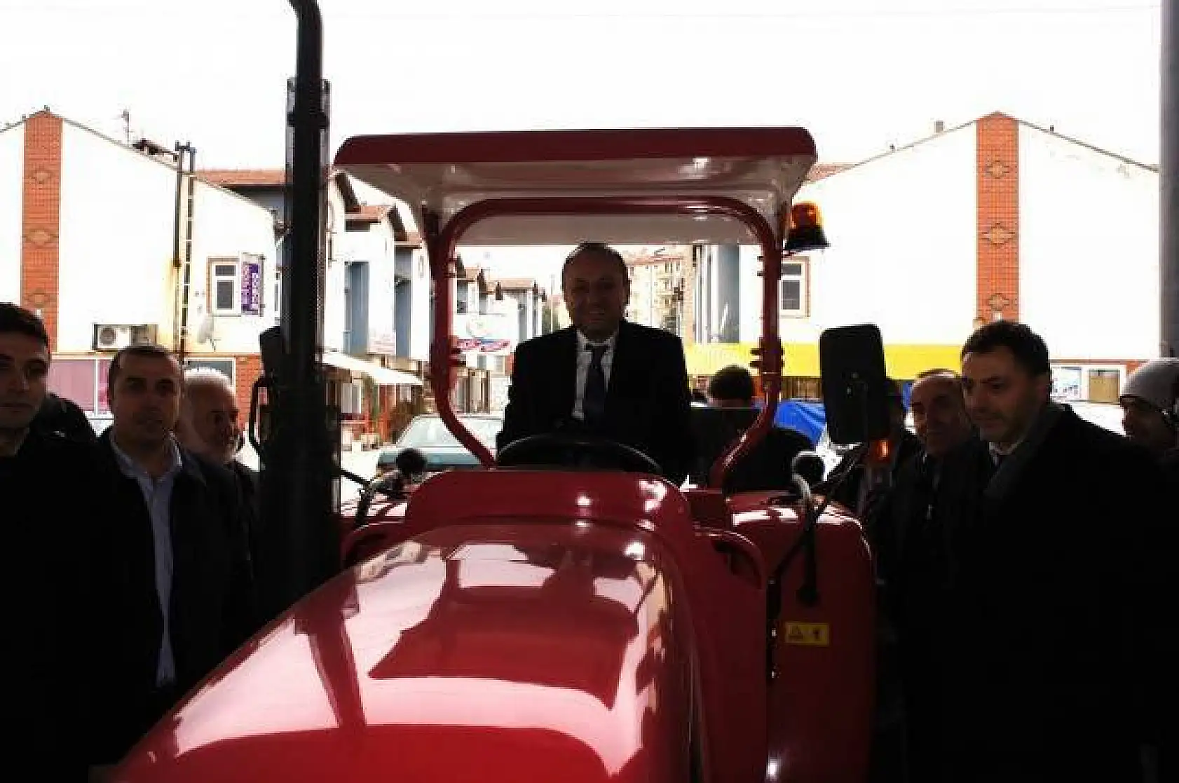 Tahsin Babaş, Araba Pazarını Ziyaret Etti