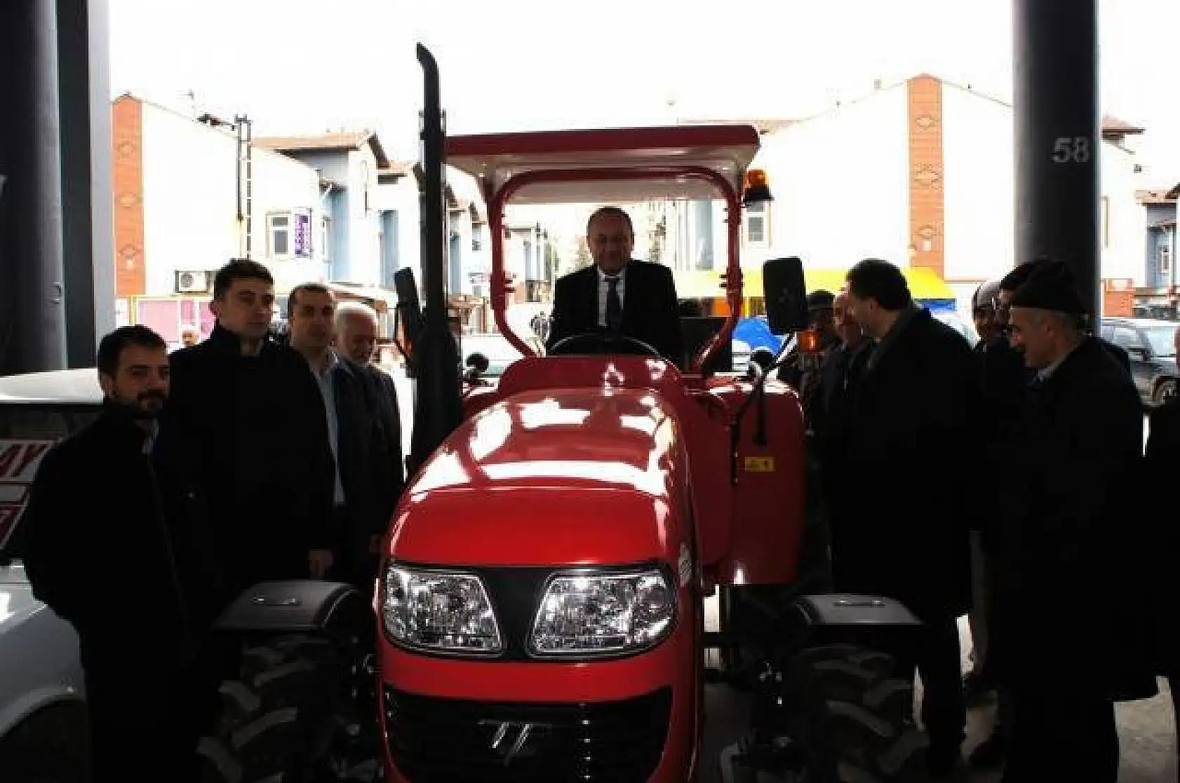 Tahsin Babaş, Araba Pazarını Ziyaret Etti