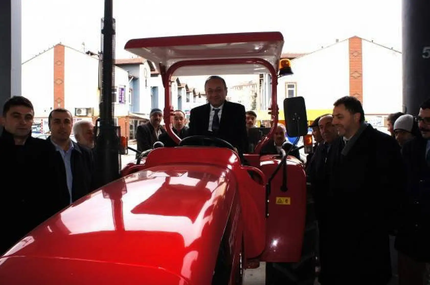 Tahsin Babaş, Araba Pazarını Ziyaret Etti