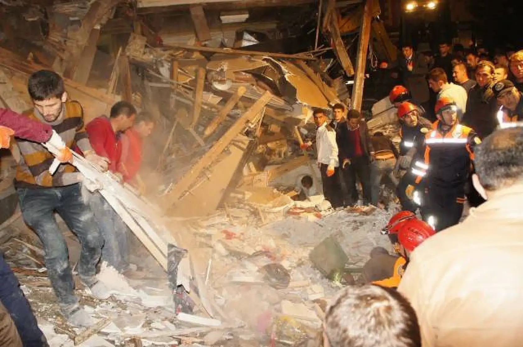 Kastamonu'da şiddetli patlama: 2 ölü, 4 yaralı