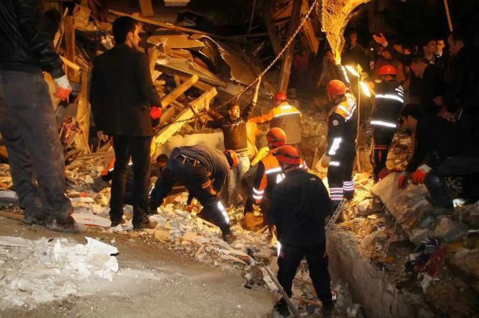 Kastamonu'da şiddetli patlama: 2 ölü, 4 yaralı