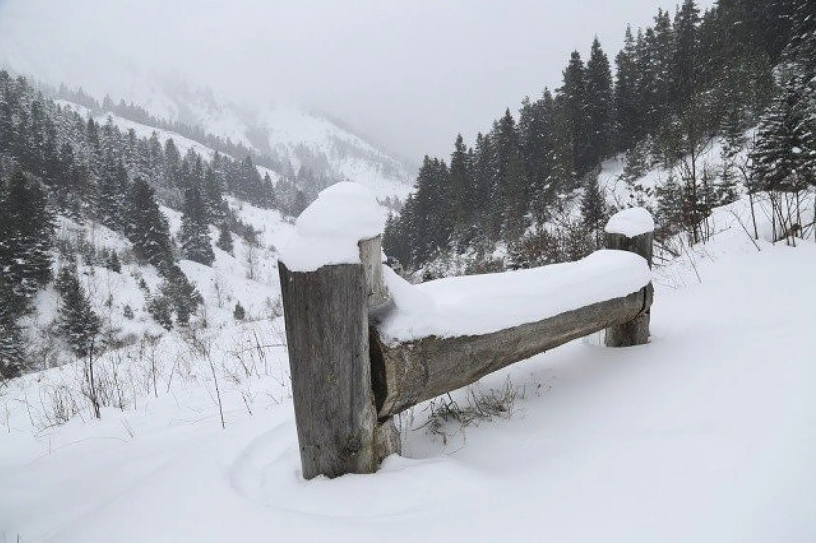 Yaralıgöz Dağı beyaz örtüsüyle görsel şölen sunuyor