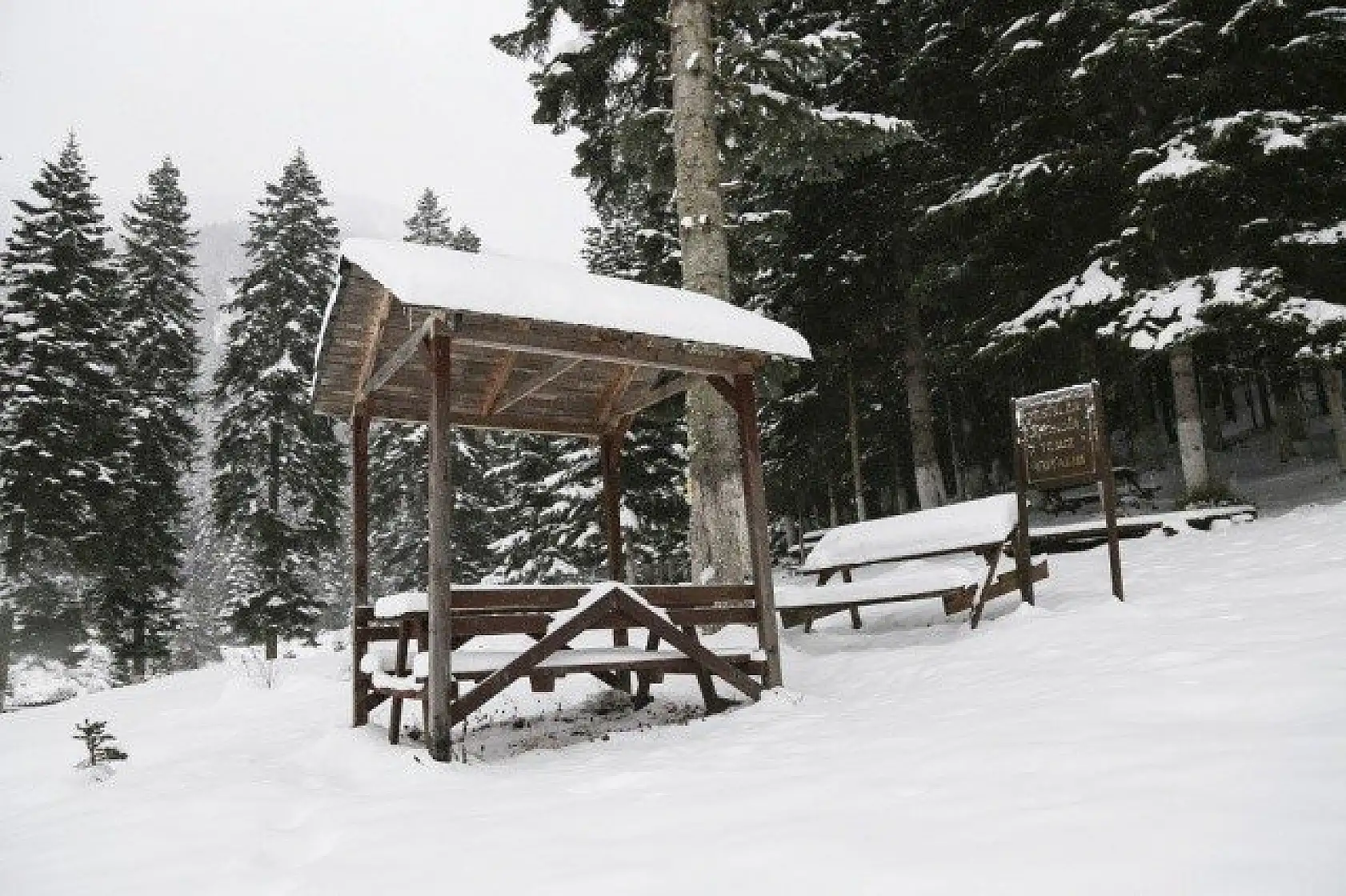 Yaralıgöz Dağı beyaz örtüsüyle görsel şölen sunuyor