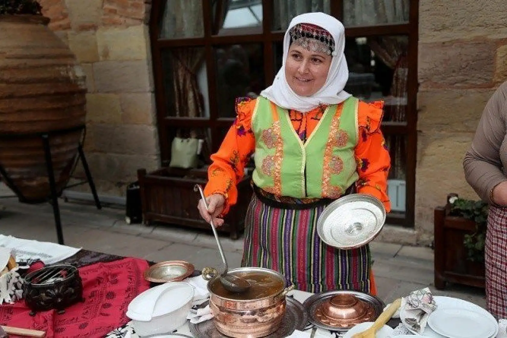 Yöresel lezzetler 600 yıllık handa yarıştırıldı