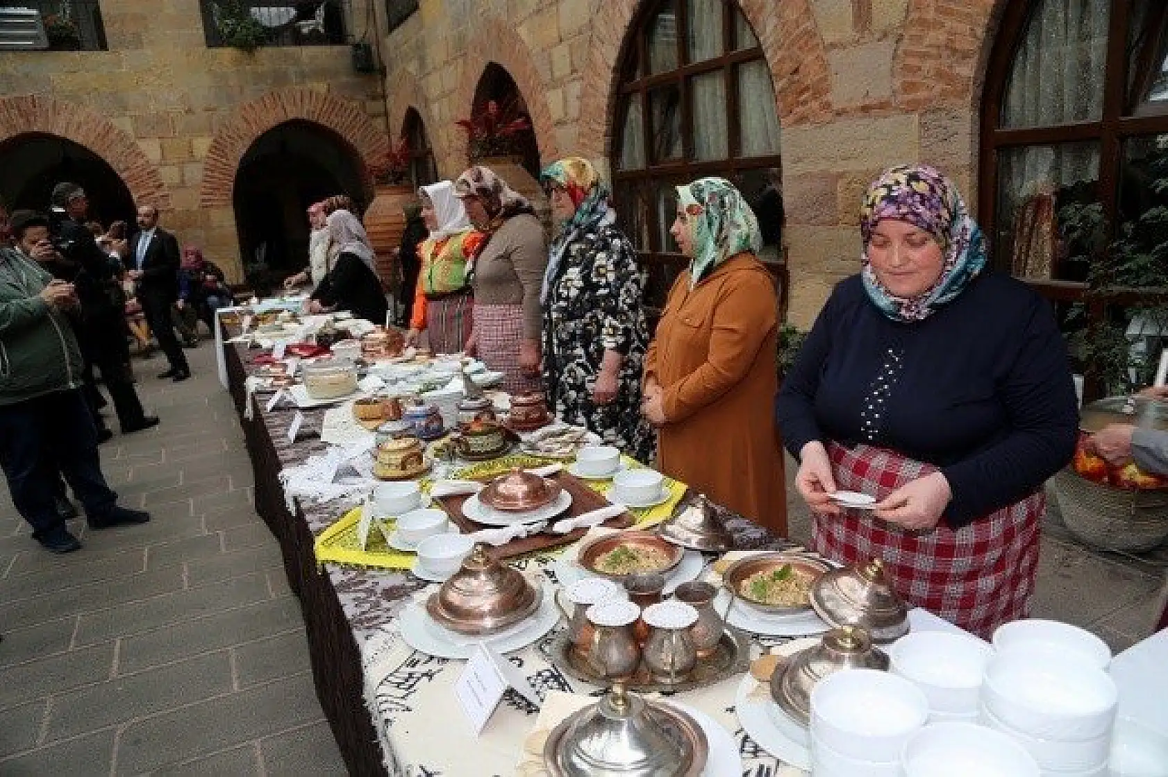 Yöresel lezzetler 600 yıllık handa yarıştırıldı