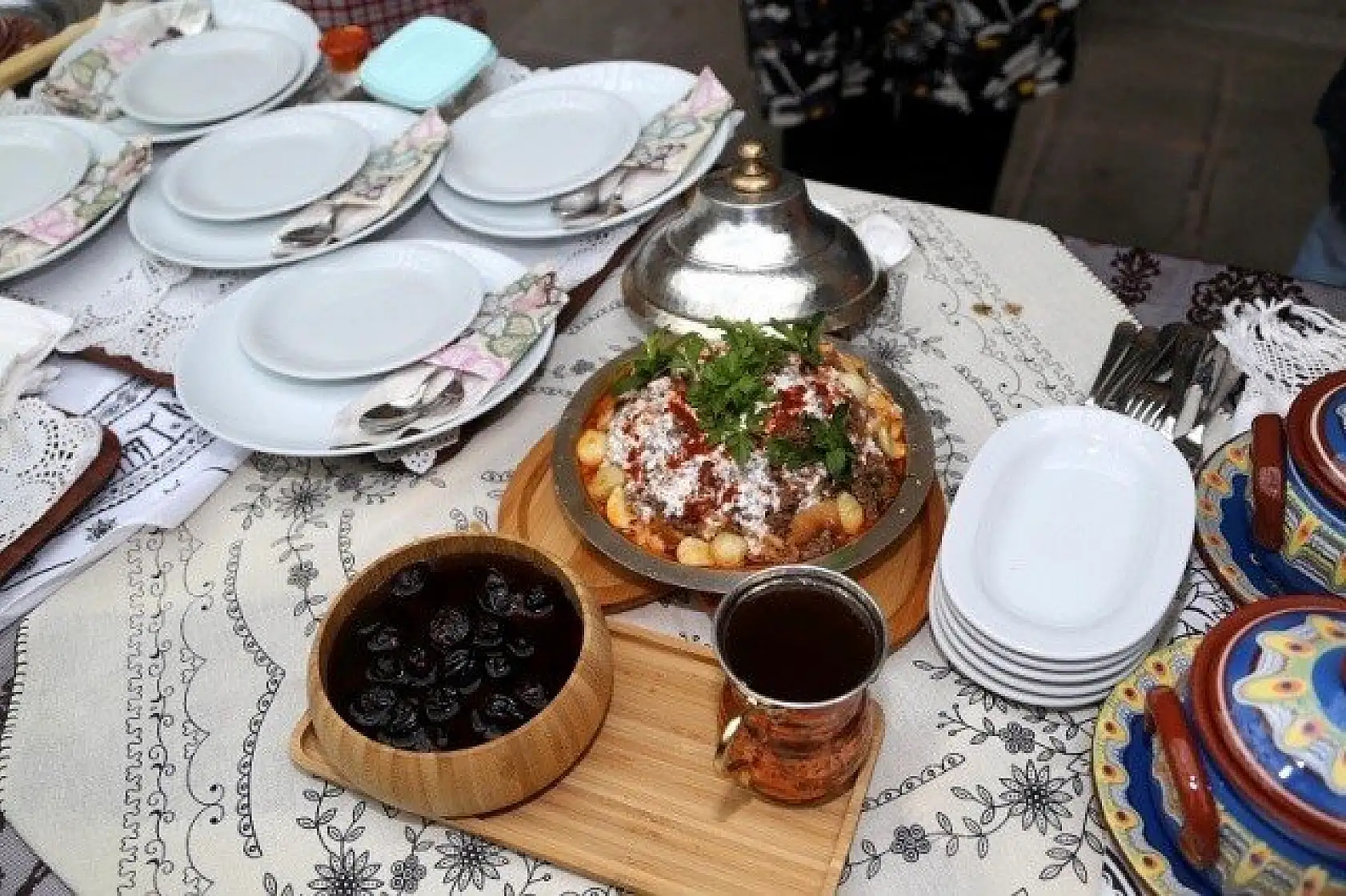 Yöresel lezzetler 600 yıllık handa yarıştırıldı