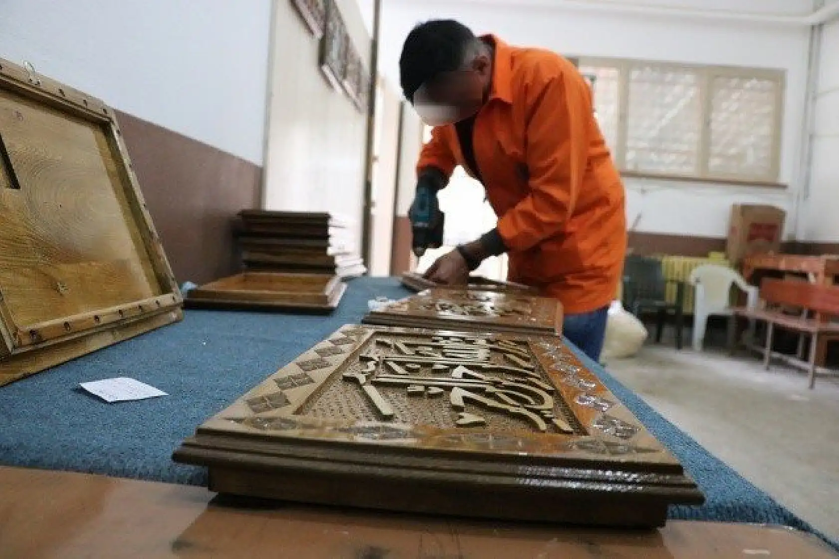 Cezaevini adeta &quotfabrika&quotya çevirdiler