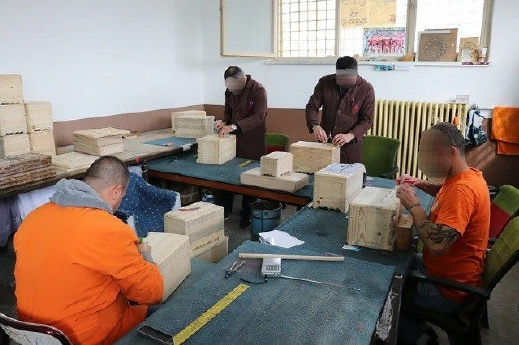 Cezaevini adeta &quotfabrika&quotya çevirdiler