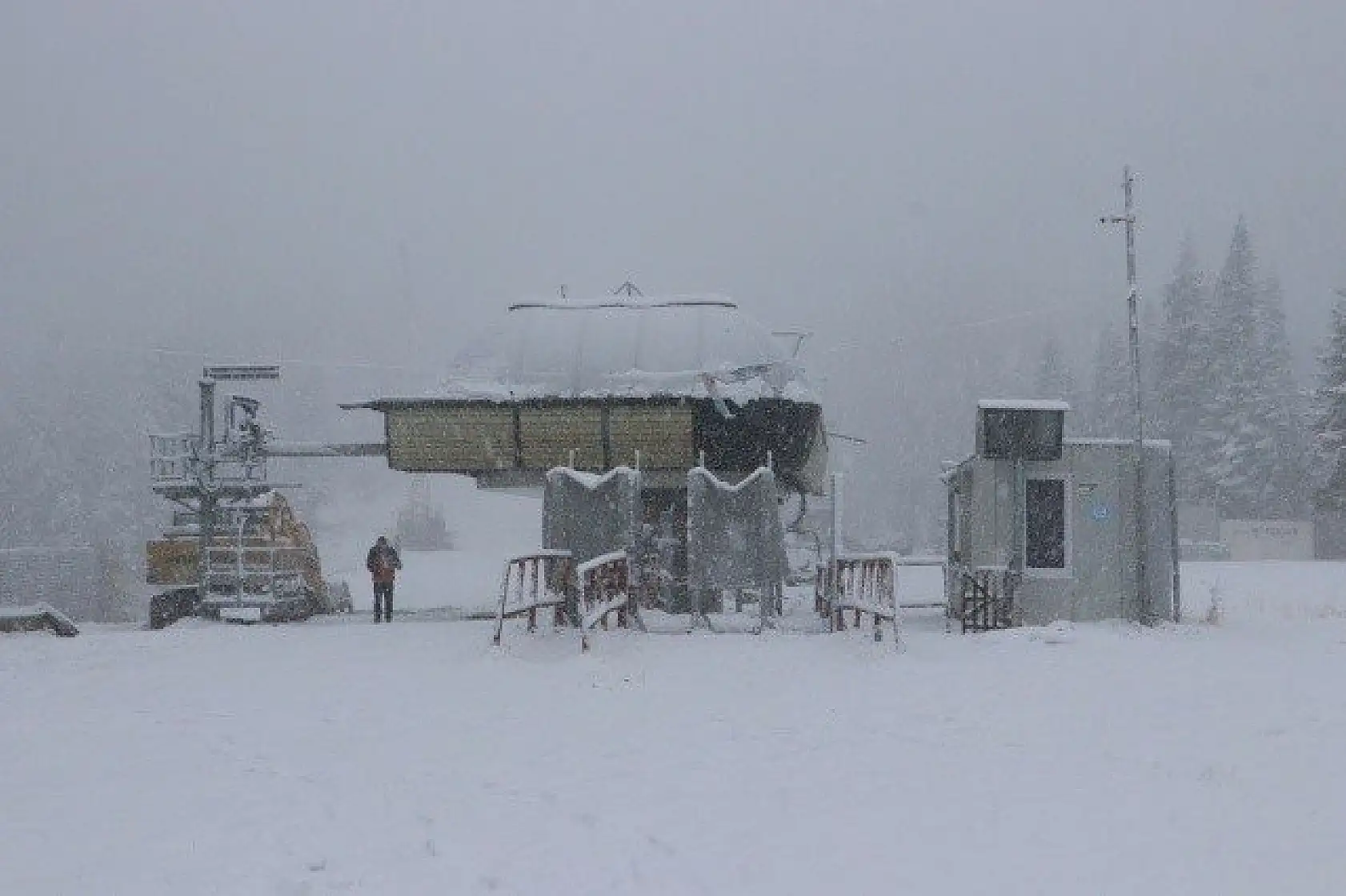 Ilgaz'a mevsimin ilk karı yağdı