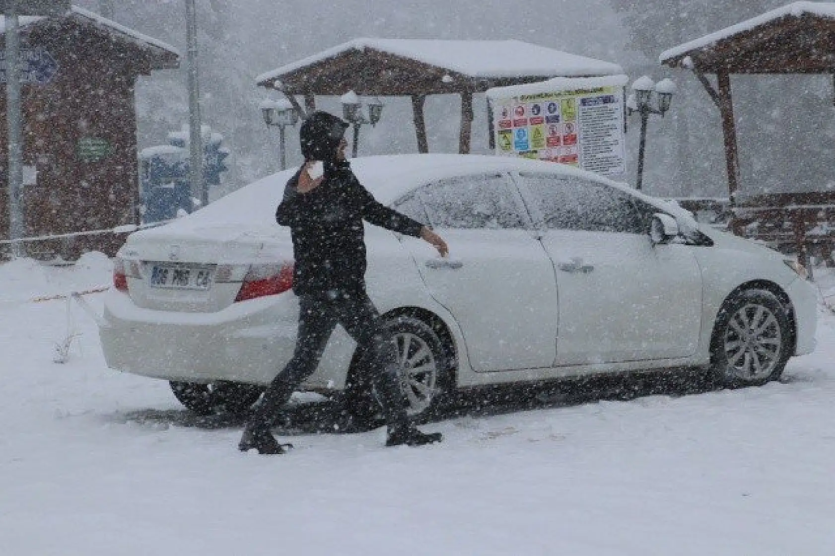 Ilgaz'a mevsimin ilk karı yağdı