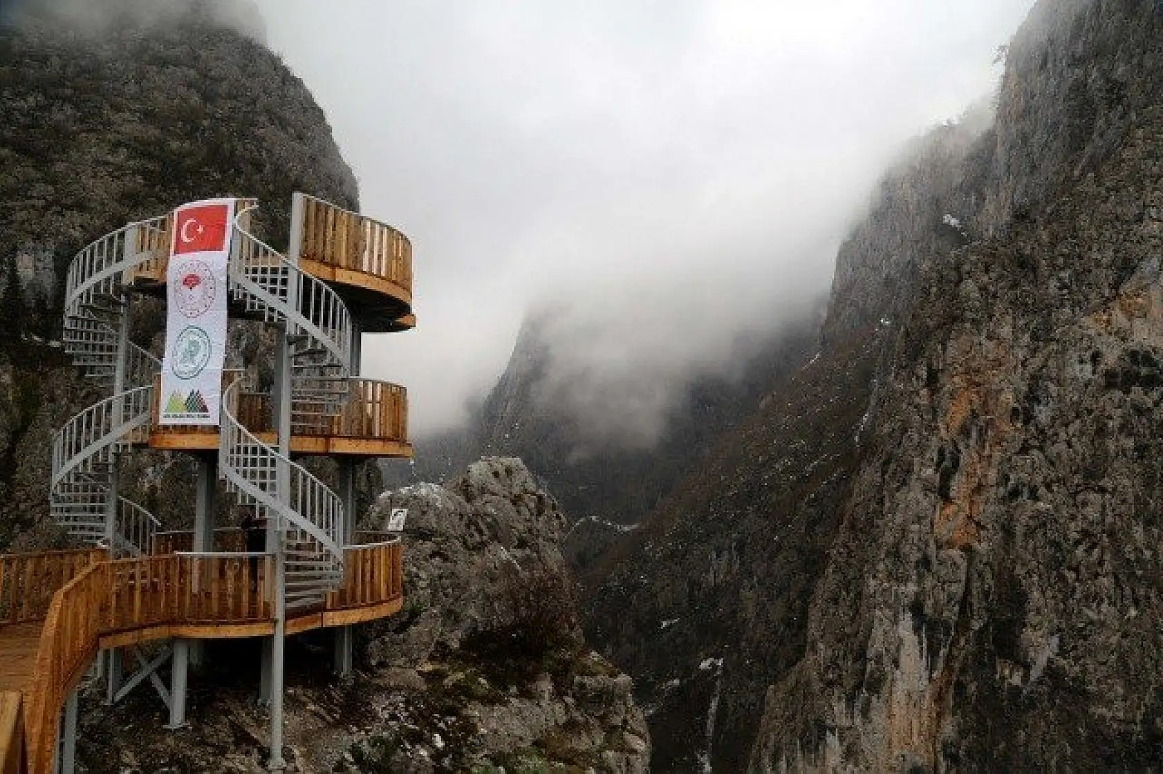 Valla Kanyonu'na yaptırılan seyir terası hizmete girdi