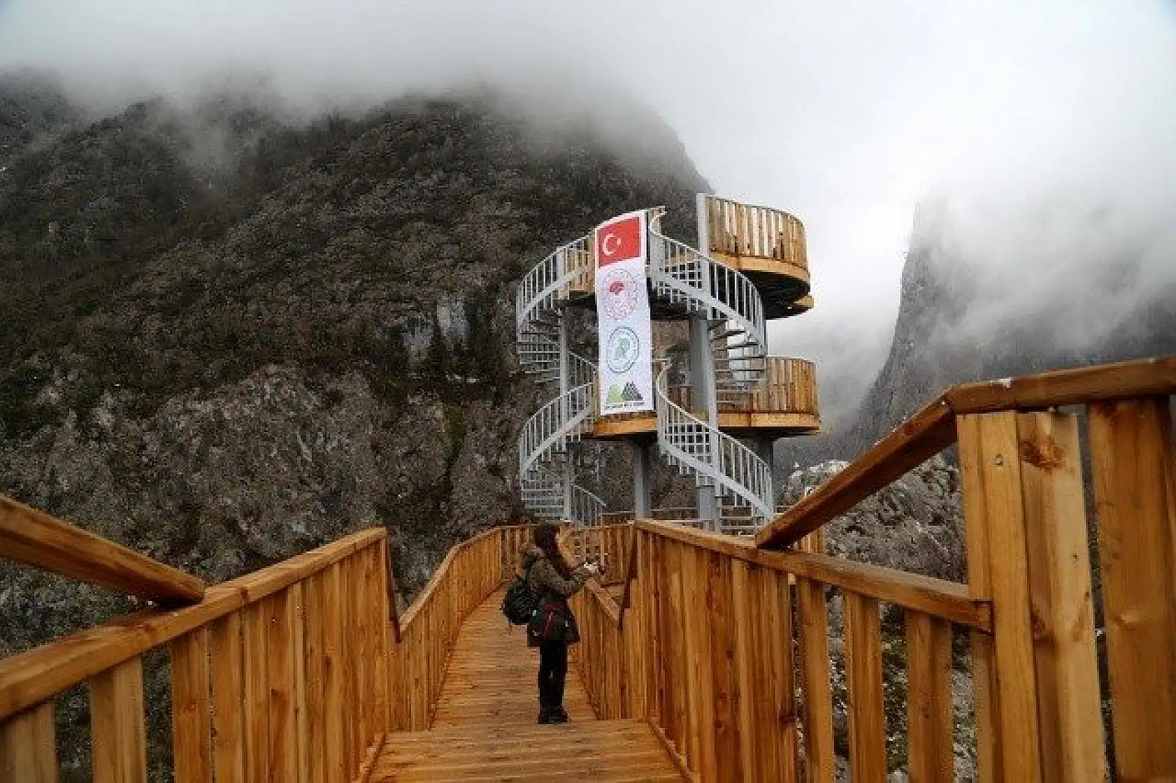 Valla Kanyonu'na yaptırılan seyir terası hizmete girdi