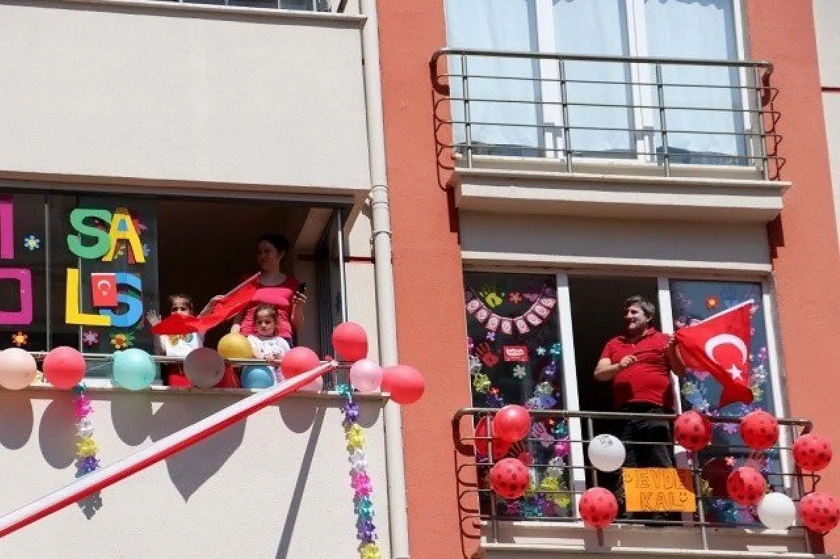 Çocukların &quot23 Nisan&quot bayramı sürprizlerle kutlandı