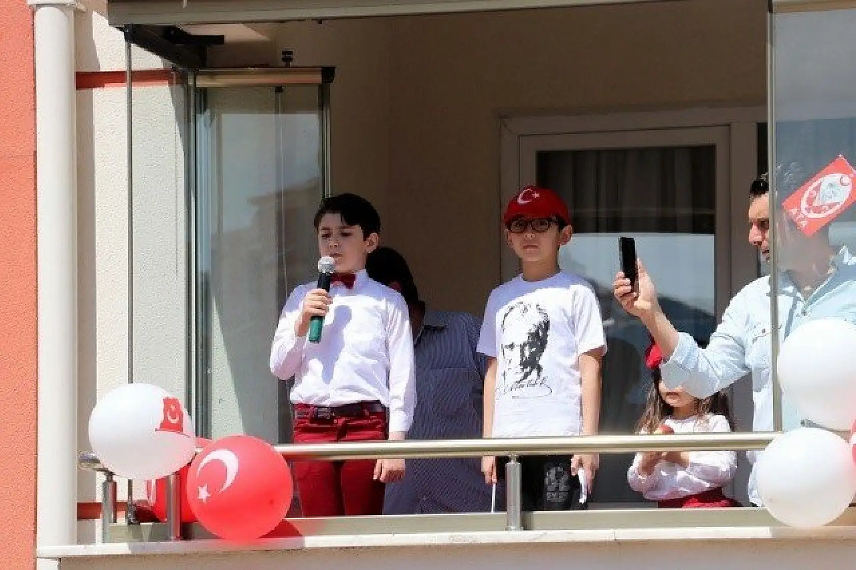 Çocukların &quot23 Nisan&quot bayramı sürprizlerle kutlandı