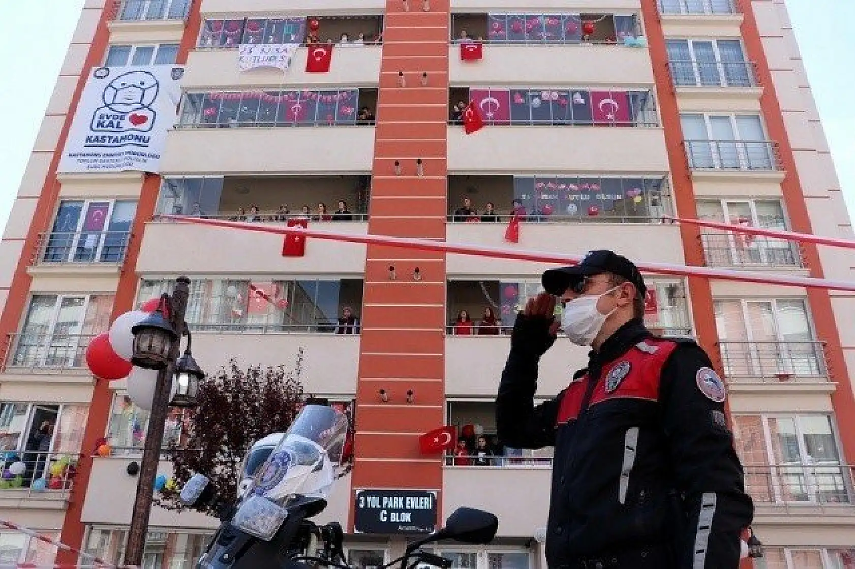 Çocukların &quot23 Nisan&quot bayramı sürprizlerle kutlandı