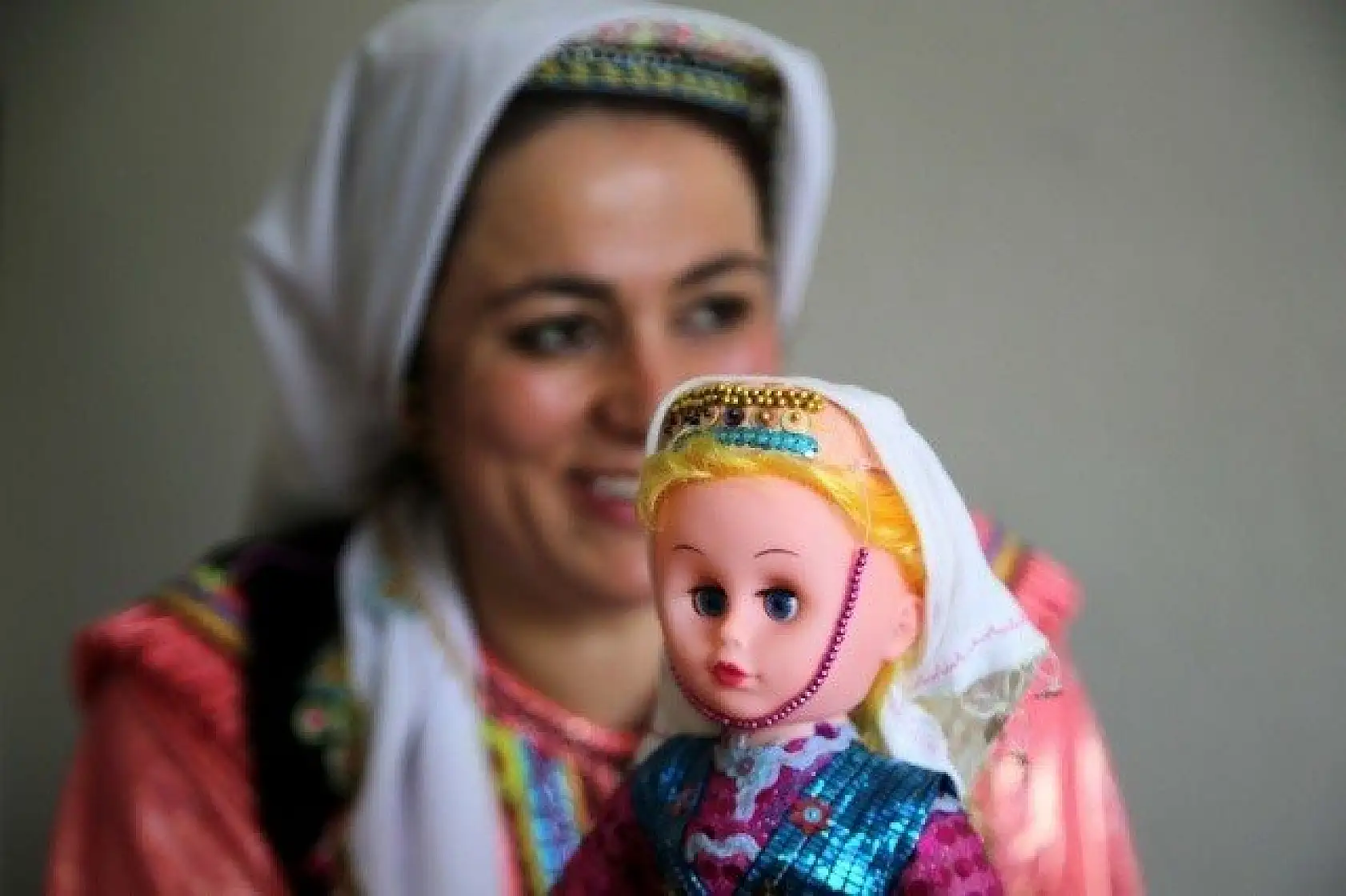 Geleneksel kıyafetli &quotPınar bebek" ilçenin sembolü olmaya aday