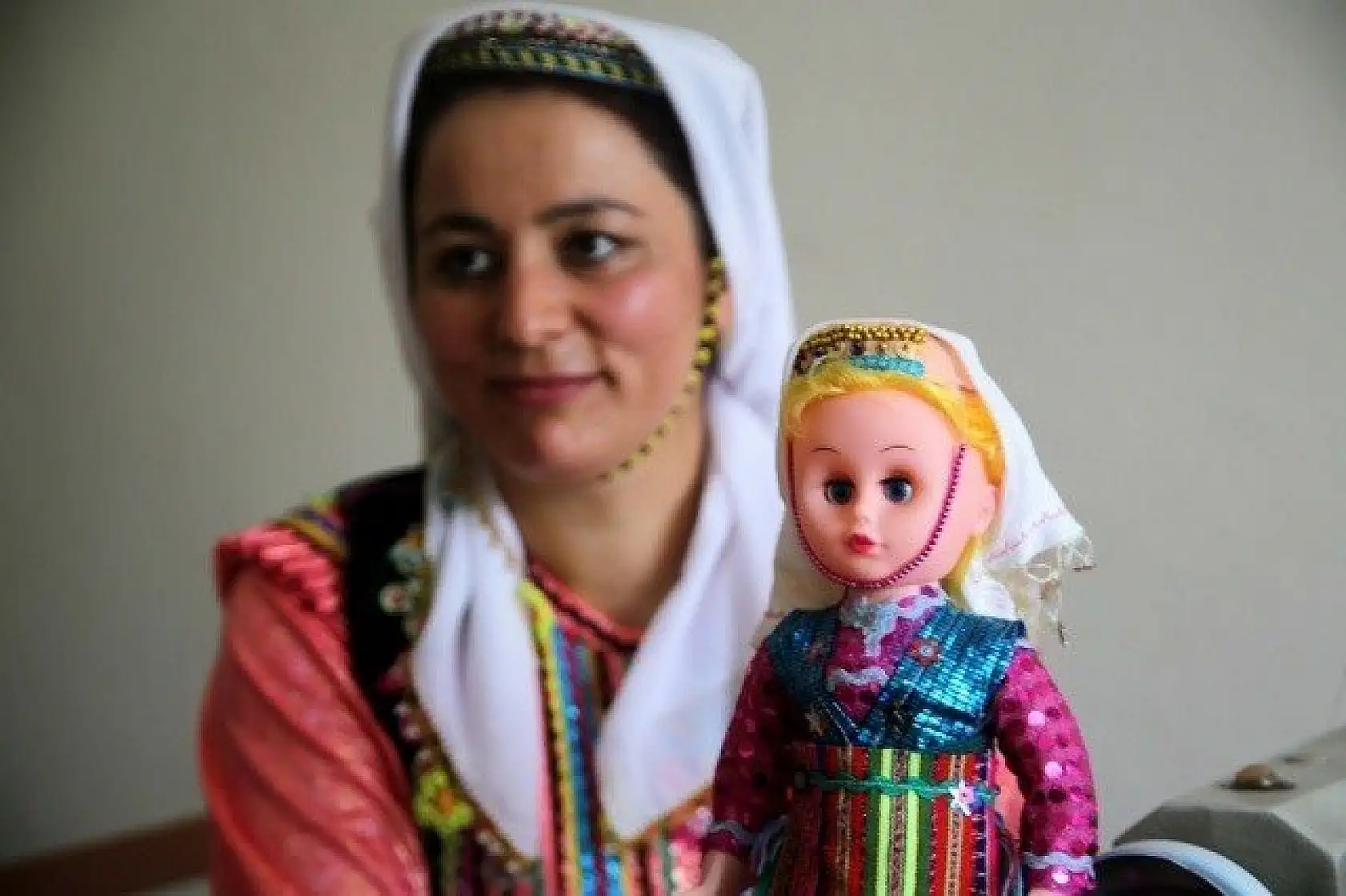 Geleneksel kıyafetli &quotPınar bebek" ilçenin sembolü olmaya aday