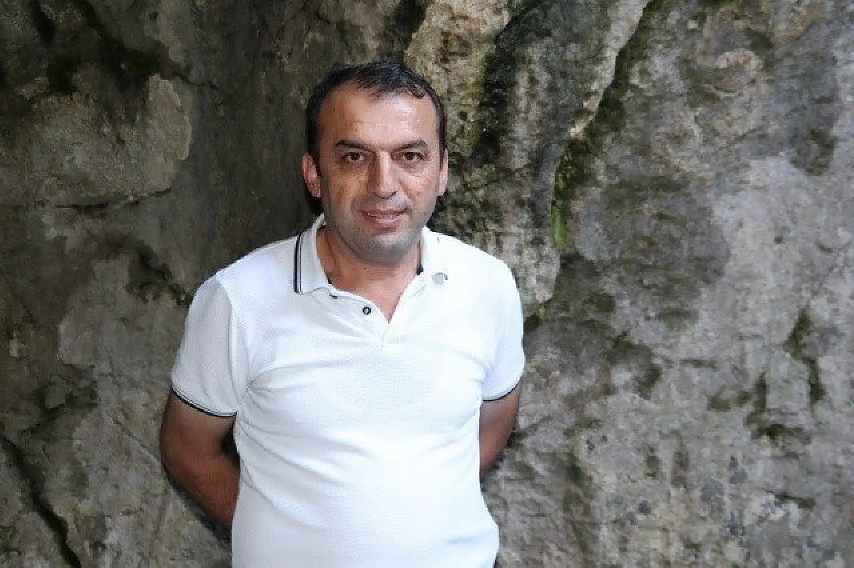 Karı ağustos sıcağında bile erimeyen mağara ilgi çekiyor