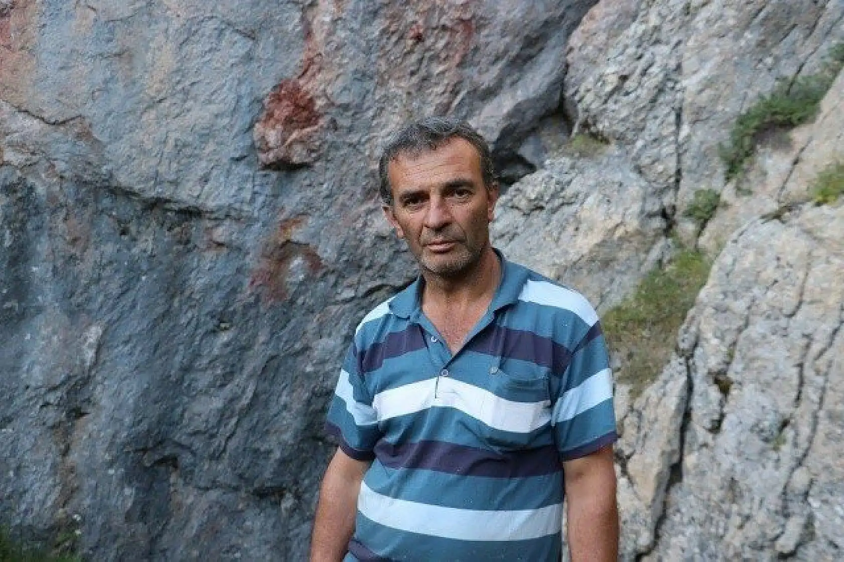 Karı ağustos sıcağında bile erimeyen mağara ilgi çekiyor