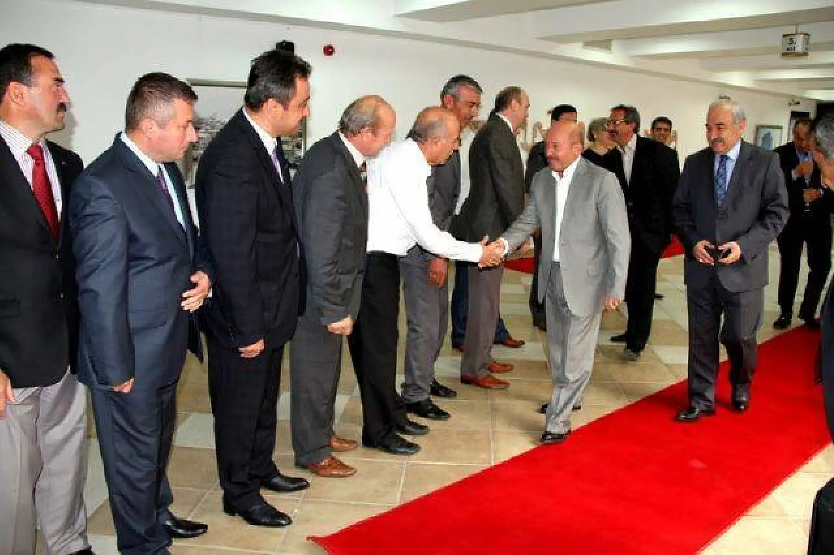 Başkan Topçuoğlu görevine başladı