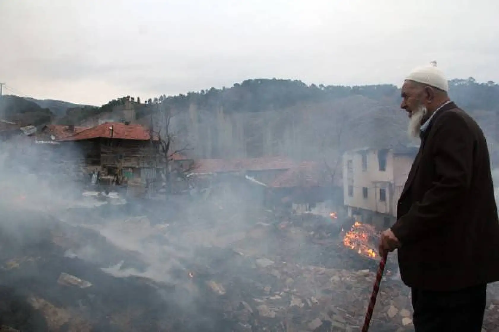 Çorum'da yangın: 29 ev kül oldu