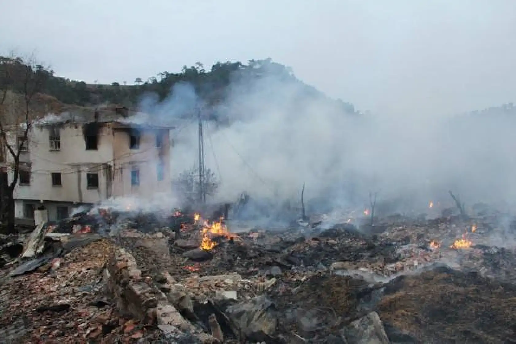 Çorum'da yangın: 29 ev kül oldu