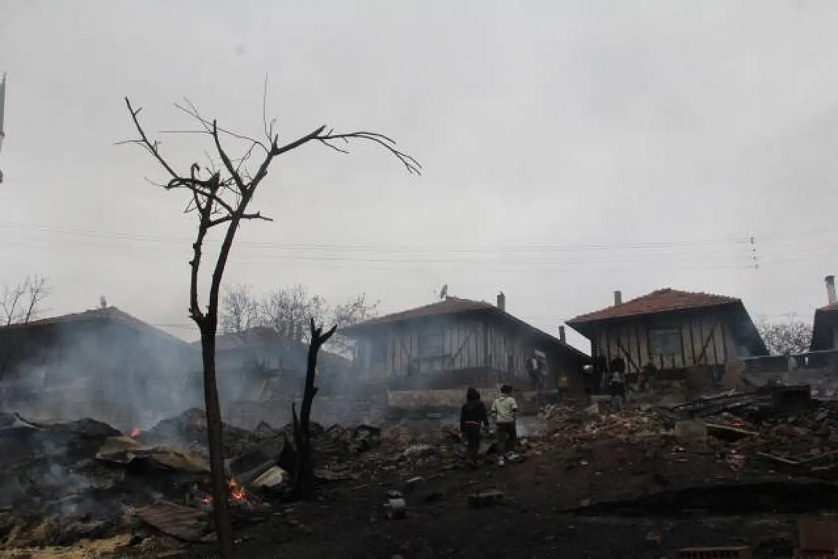 Çorum'da yangın: 29 ev kül oldu