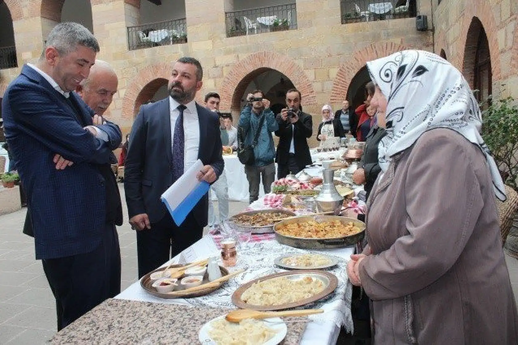 Kastamonu'nun lezzetleri 600 yıllık handa yarıştı