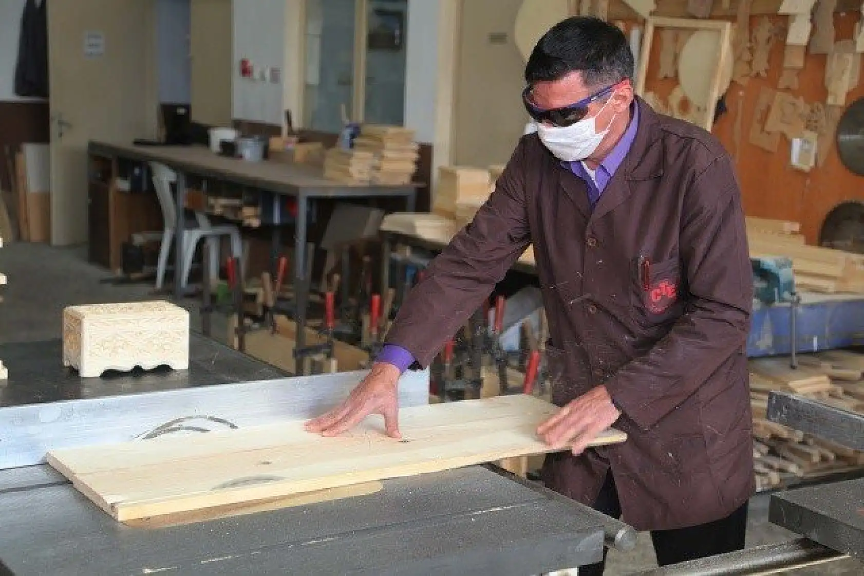 Mahkumlar hem meslek ediniyor hem rehabilite oluyor