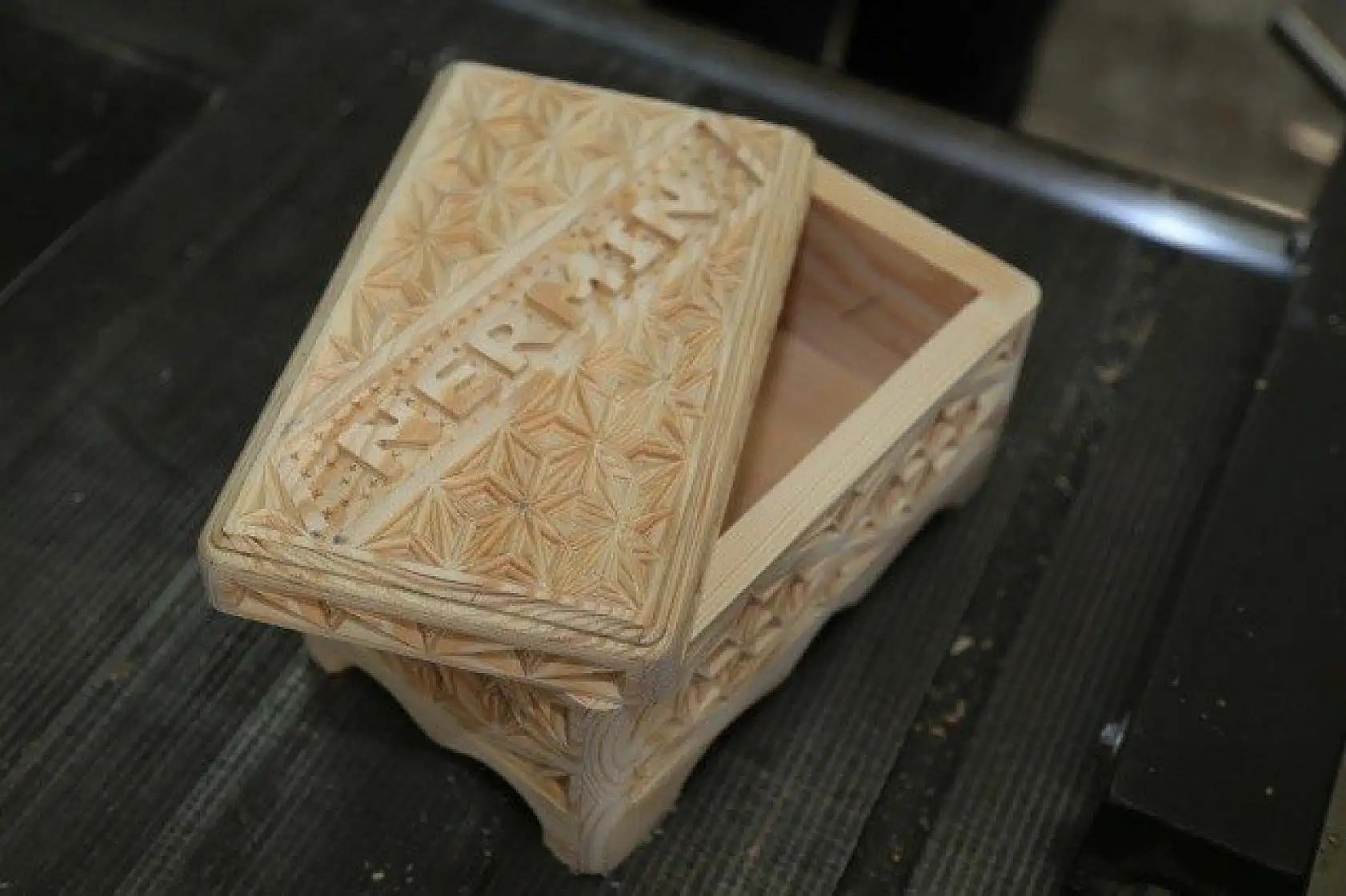 Mahkumlar hem meslek ediniyor hem rehabilite oluyor