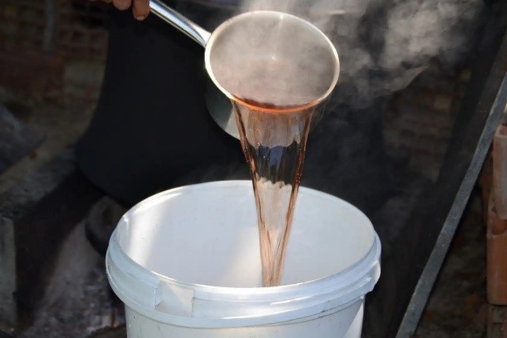 Çam kozalağından üretilen pekmez ilgi görüyor