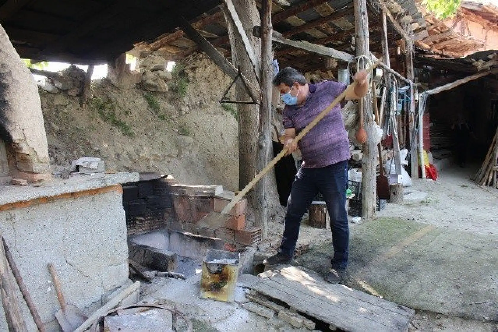 Çam kozalağından üretilen pekmez ilgi görüyor